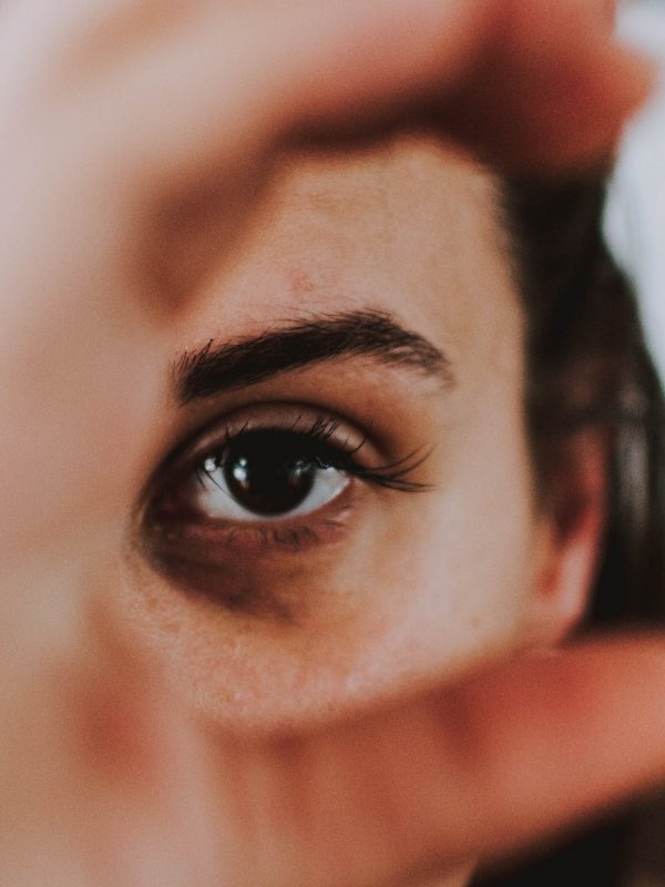 woman-s-left-eye-2838500.jpg
